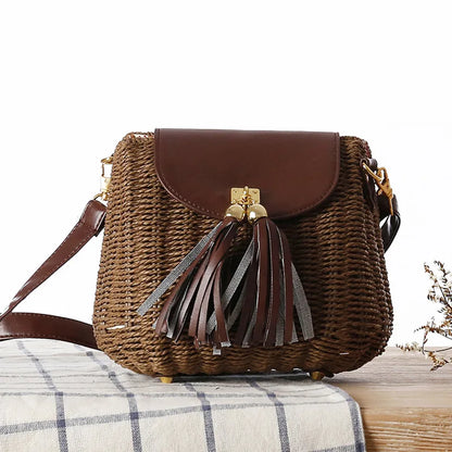 Woman shoulder bag crafted with Straw