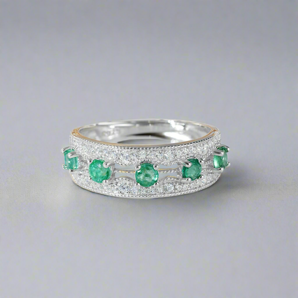 Light And Extravagant Style, Small Design Sense, Emerald Row Ring