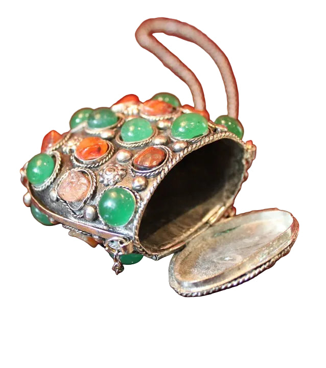 Decorative jewelry from Kuchi Tradition