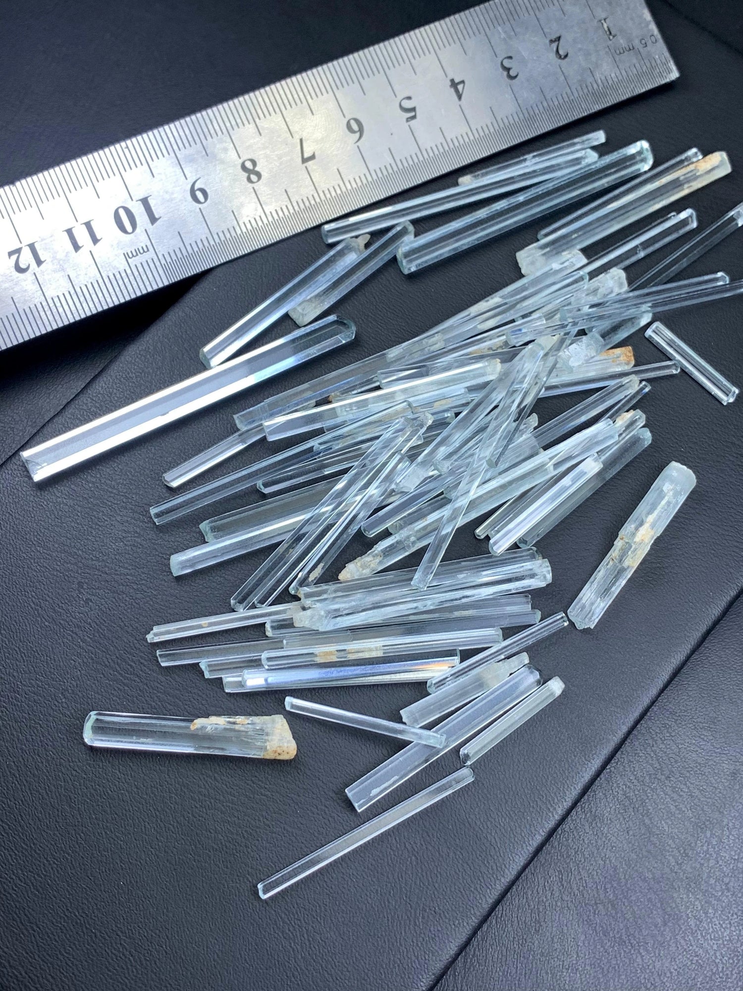 200 carats Aquamarine Raw Crystals Deal