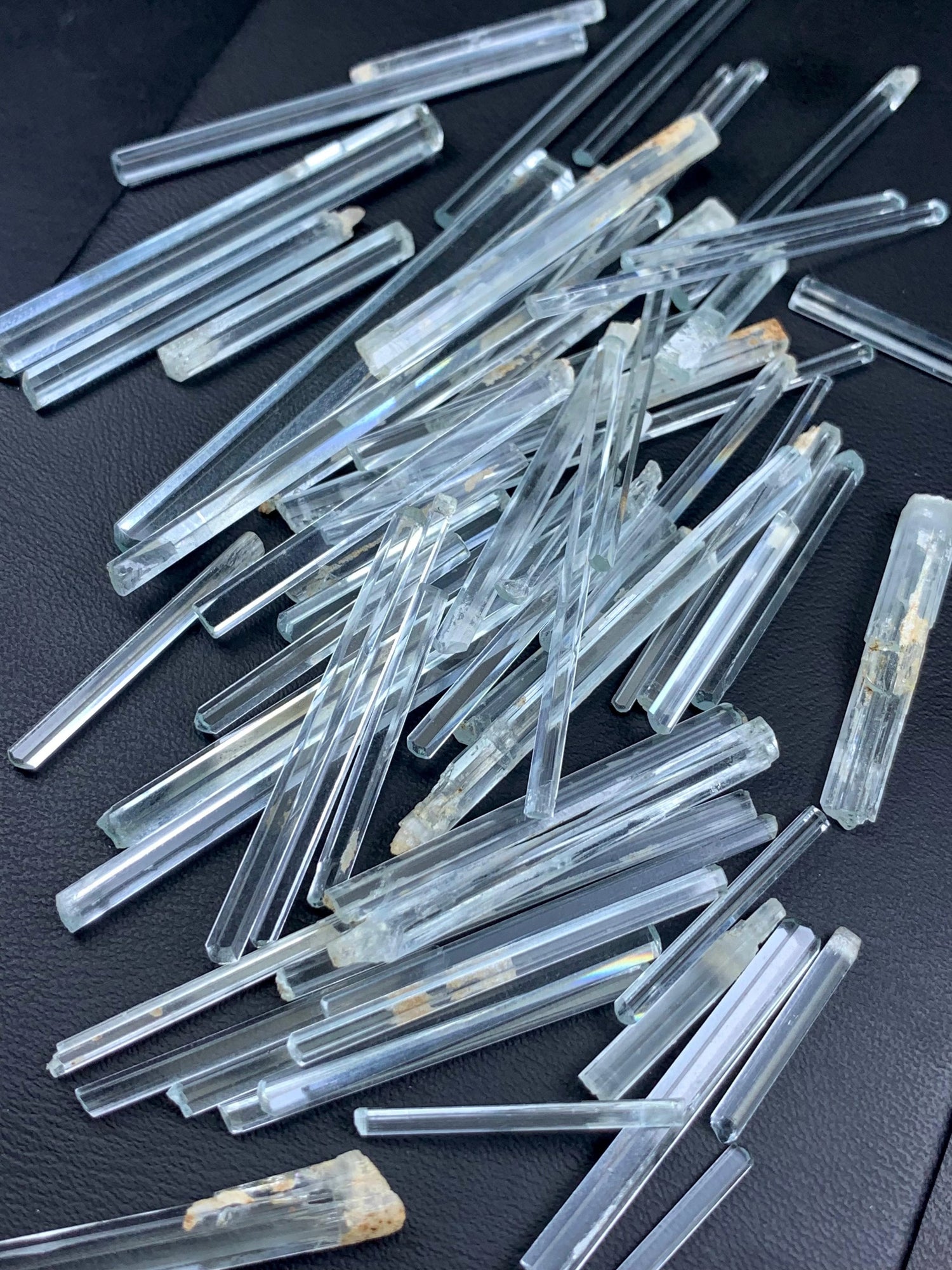 200 carats Aquamarine Raw Crystals Deal