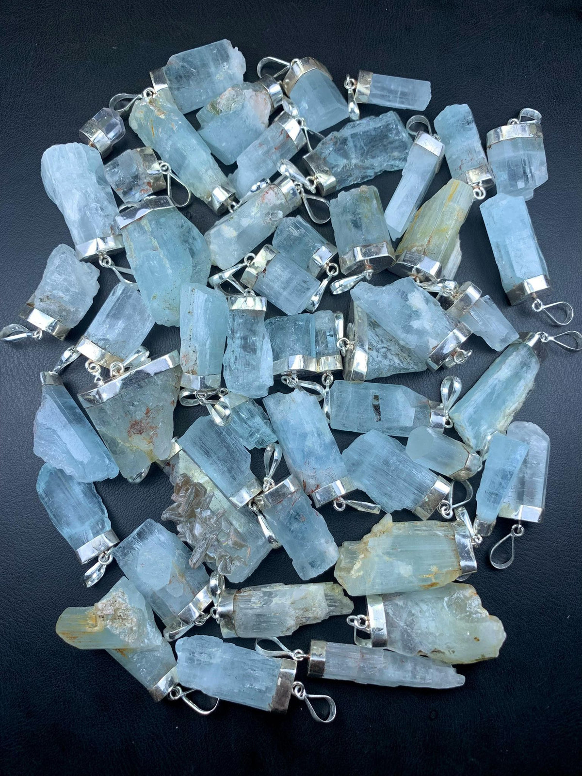 raw aquamarine stone
