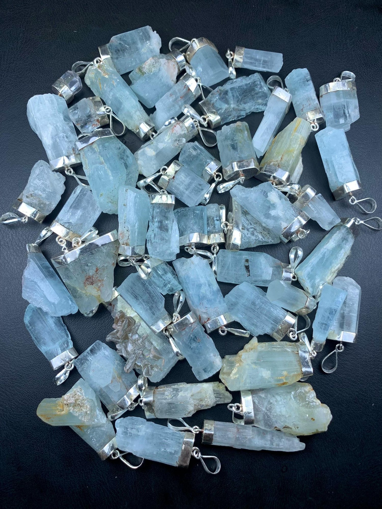raw aquamarine stone
